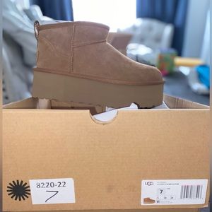 Ugg: Classic Ultra Mini Platform